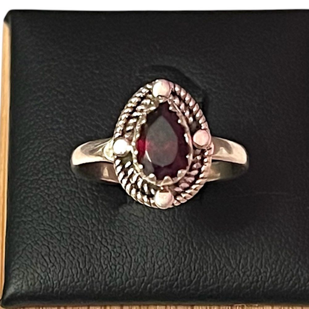 Elegant Artisan Sterling Silver Teardrop Garnet Ring Size 5.75